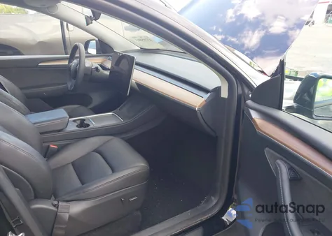 2023 Tesla Model Y Awd/Long Range Dual Motor All-Wheel Drive z USA, uszkodzony, nr VIN 7SAYGDEE3PF928281